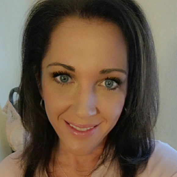 Meet your Posher, Lori - Picture 1 of 1